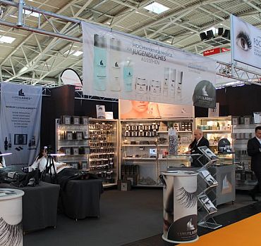 LUXUSLASHES®, Messe, Messestand